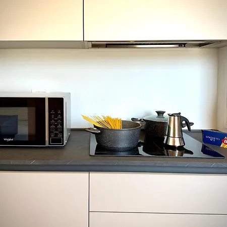 Torre Cantore 69 - Ovest - Porto - Genovabb It Apartment Genua